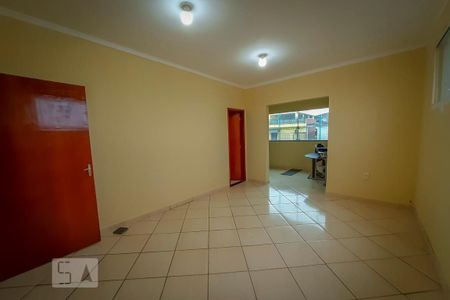 Casa à venda com 137m², 3 quartos e 6 vagasEscritório