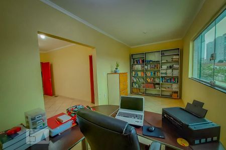 Casa à venda com 137m², 3 quartos e 6 vagasEscritório 1