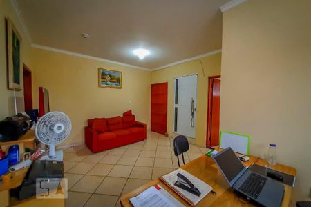 Casa à venda com 137m², 3 quartos e 6 vagasSala 3 Escritório