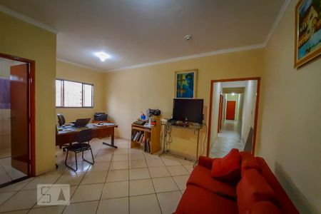 Casa à venda com 137m², 3 quartos e 6 vagasSala 3 Escritório