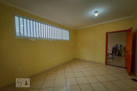Casa à venda com 137m², 3 quartos e 6 vagasEscritório 1