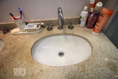 Apartamento à venda com 119m², 3 quartos e 2 vagas Apartamento à venda com 119m², 3 quartos e 2 vagasQuarto 3 - Suíte