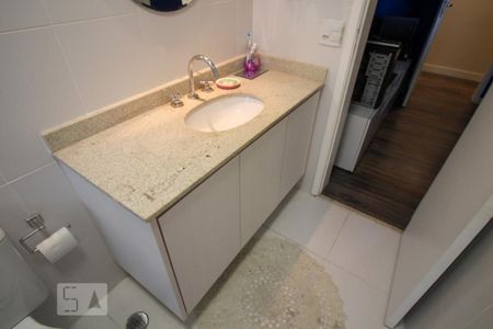Apartamento à venda com 119m², 3 quartos e 2 vagas Apartamento à venda com 119m², 3 quartos e 2 vagasBanheiro