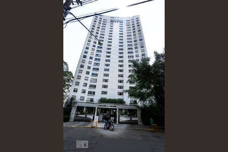 Fachada de apartamento para alugar com 2 quartos, 102m² em Vila Suzana, São Paulo