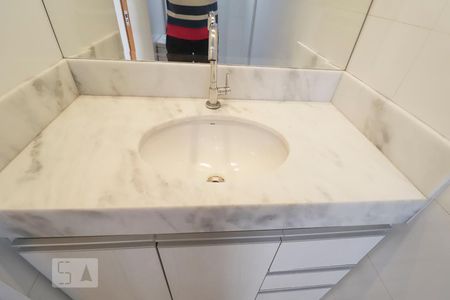 Apartamento para alugar com 68m², 2 quartos e 1 vagaBanheiro da suíte