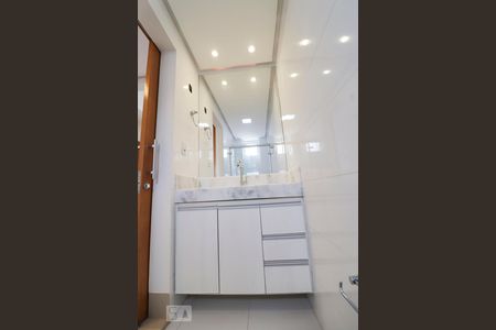 Apartamento para alugar com 68m², 2 quartos e 1 vagaBanheiro da suíte