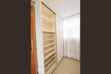 Apartamento para alugar com 68m², 2 quartos e 1 vagaSuíte