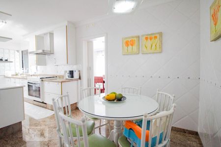 Apartamento à venda com 260m², 4 quartos e 4 vagasCozinha