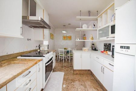 Apartamento à venda com 260m², 4 quartos e 4 vagasCozinha