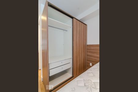 Studio para alugar com 31m², 1 quarto e 1 vaga Studio para alugar com 31m², 1 quarto e 1 vagaArmário