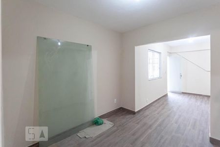 Sala 1 de casa para alugar com 2 quartos, 150m² em Santa Cruz, Belo Horizonte