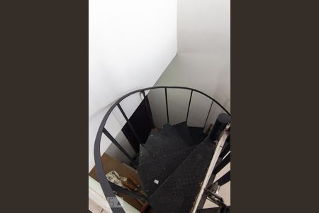 Casa à venda com 149m², 3 quartos e 4 vagasEscada para garagem