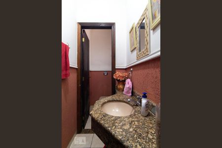 Lavabo de casa para alugar com 3 quartos, 149m² em Jardim Piqueroby, São Paulo