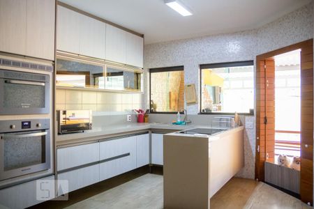 Casa para alugar com 400m², 3 quartos e 8 vagas Casa para alugar com 400m², 3 quartos e 8 vagasCozinha