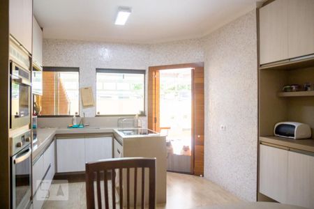 Casa para alugar com 400m², 3 quartos e 8 vagas Casa para alugar com 400m², 3 quartos e 8 vagasCozinha