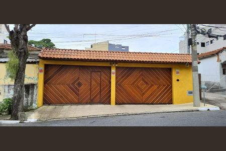 Casa para alugar com 400m², 3 quartos e 8 vagas Casa para alugar com 400m², 3 quartos e 8 vagasFachada