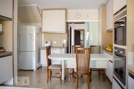 Casa para alugar com 400m², 3 quartos e 8 vagas Casa para alugar com 400m², 3 quartos e 8 vagasCozinha