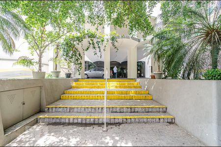 Apartamento à venda com 80m², 2 quartos e 1 vaga Apartamento à venda com 80m², 2 quartos e 1 vagaFachada