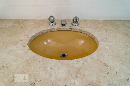 Apartamento à venda com 80m², 2 quartos e 1 vaga Apartamento à venda com 80m², 2 quartos e 1 vagaBanheiro da suíte