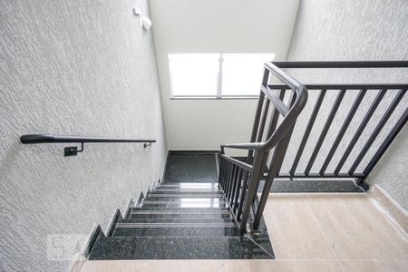 Apartamento para alugar com 59m², 2 quartos e sem vaga Apartamento para alugar com 59m², 2 quartos e sem vagaEscada