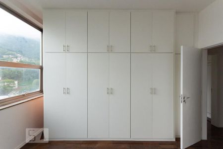 Apartamento à venda com 270m², 4 quartos e 2 vagasQuarto 1