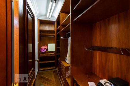 Apartamento à venda com 504m², 5 quartos e 4 vagasCloset da Suíte 1