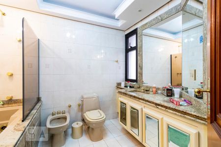 Apartamento à venda com 504m², 5 quartos e 4 vagasBanheiro da Suíte 1