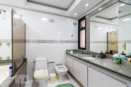 Apartamento à venda com 504m², 5 quartos e 4 vagasBanheiro da Suíte 4
