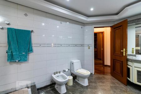 Apartamento à venda com 504m², 5 quartos e 4 vagasBanheiro da Suíte 2