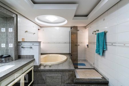 Apartamento à venda com 504m², 5 quartos e 4 vagasBanheiro da Suíte 2