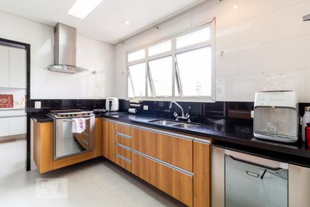 Apartamento à venda com 243m², 2 quartos e 3 vagasCozinha