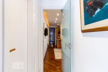 Apartamento à venda com 243m², 2 quartos e 3 vagasCorredor