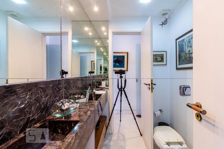 Apartamento à venda com 243m², 2 quartos e 3 vagasLavabo