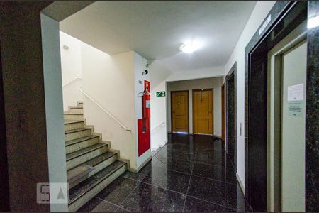 Apartamento para alugar com 280m², 5 quartos e 4 vagas Apartamento para alugar com 280m², 5 quartos e 4 vagasCorredor do prédio