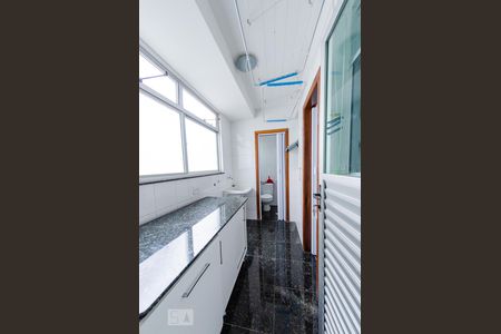 Apartamento para alugar com 280m², 5 quartos e 4 vagas Apartamento para alugar com 280m², 5 quartos e 4 vagasÁrea de serviço