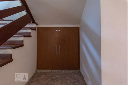 Armário da Escada de casa para alugar com 3 quartos, 260m² em Parque Via Norte, Campinas