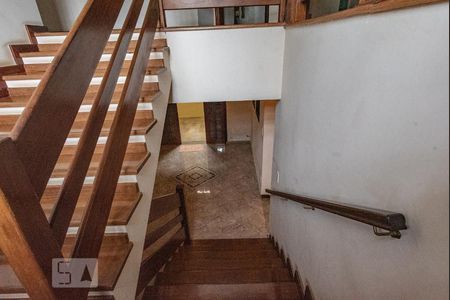 Escada de casa para alugar com 3 quartos, 260m² em Parque Via Norte, Campinas