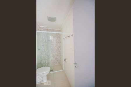 Banheiro  de apartamento para alugar com 1 quarto, 48m² em Morro Santana, Porto Alegre