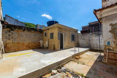 Casa à venda com 150m², 4 quartos e 1 vaga Casa à venda com 150m², 4 quartos e 1 vagaFundos