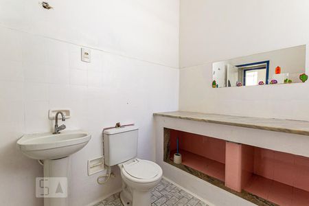 Casa à venda com 150m², 4 quartos e 1 vaga Casa à venda com 150m², 4 quartos e 1 vagaBanheiro