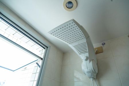 Apartamento à venda com 79m², 3 quartos e 2 vagasChuveiro do Banheiro da Suíte