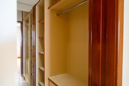 Apartamento à venda com 79m², 3 quartos e 2 vagasCloset da Suíte