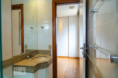 Apartamento à venda com 79m², 3 quartos e 2 vagasBanheiro da Suíte