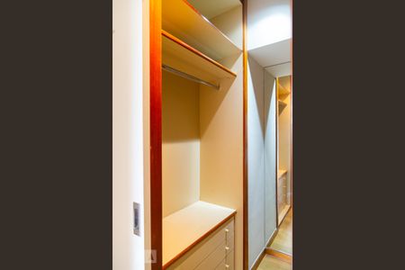 Apartamento à venda com 79m², 3 quartos e 2 vagasCloset da Suíte