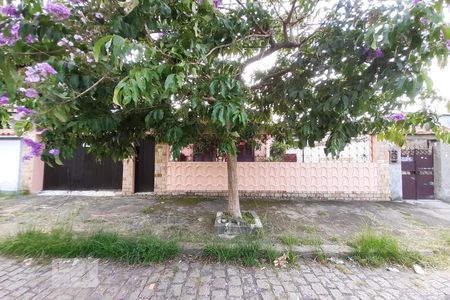 Casa à venda com 257m², 3 quartos e 4 vagas Casa à venda com 257m², 3 quartos e 4 vagasFachada