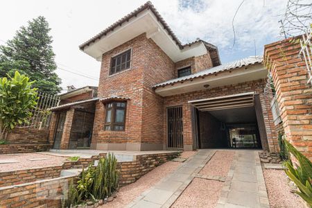 Casa à venda com 340m², 3 quartos e 3 vagasFachada