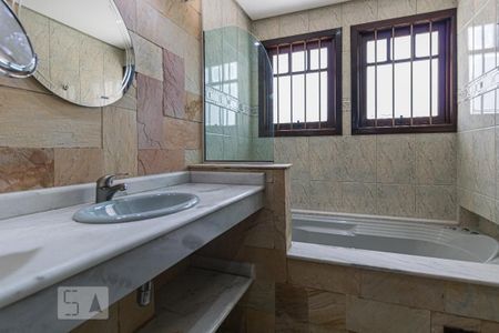 Casa à venda com 340m², 3 quartos e 3 vagasBanheiro da Suíte 1