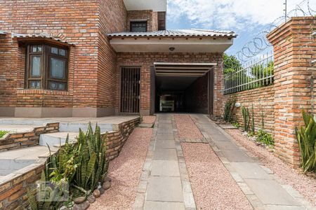 Casa à venda com 340m², 3 quartos e 3 vagasFachada