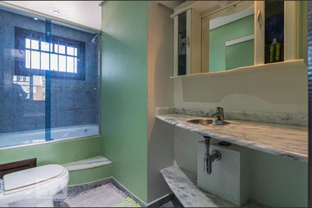 Casa à venda com 340m², 3 quartos e 3 vagasBanheiro da Suíte 2