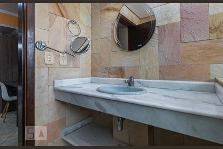 Casa à venda com 340m², 3 quartos e 3 vagasBanheiro da Suíte 1